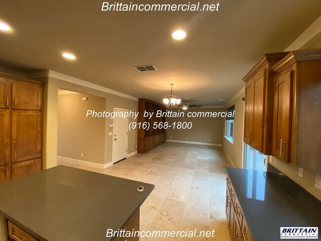 Foto del edificio - Stunning 3 Bedroom, 2.5 Bath Single Family Home, Gated Community, Beautiful Inside & Out!