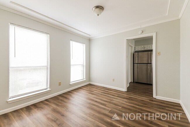 Building Photo - 3 BR/2BA | Newly Renovated Single Family Home | Fireplace in living room | Fenced backyard!