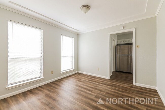 Foto del edificio - 3 BR/2BA | Newly Renovated Single Family Home | Fireplace in living room | Fenced backyard!