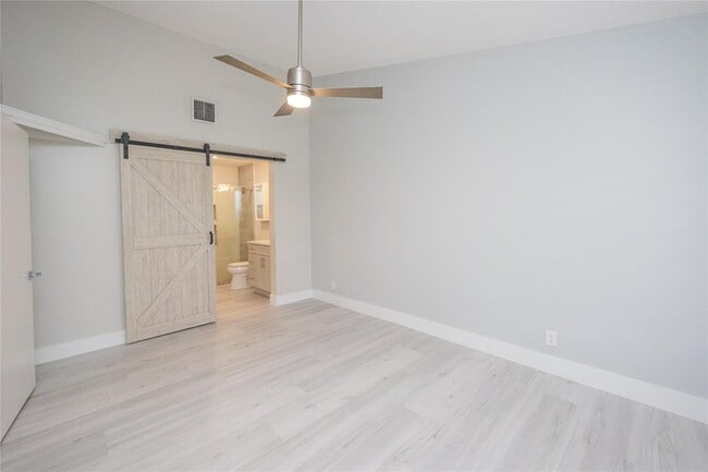 Building Photo - 50 Desford Ln