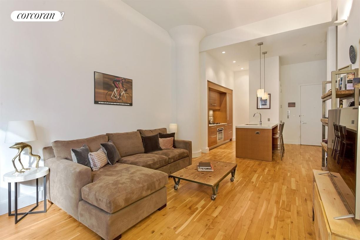 Primary Photo - 360 Furman St