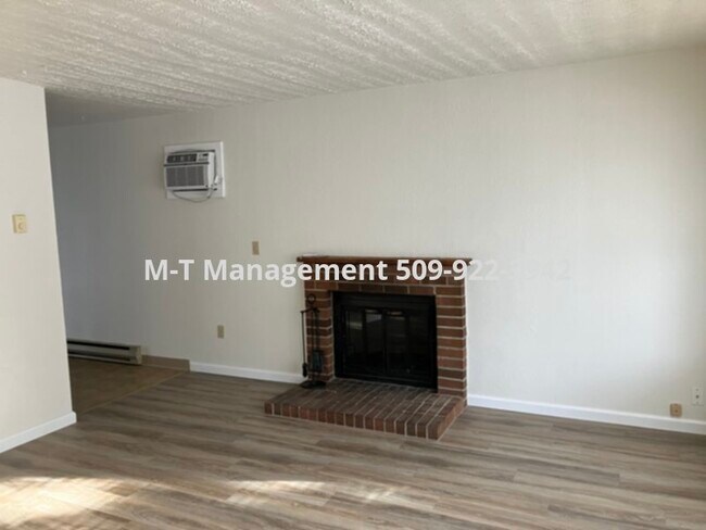 Foto del edificio - 2 BR/1 Bath Spokane Valley upstairs 4-plex...