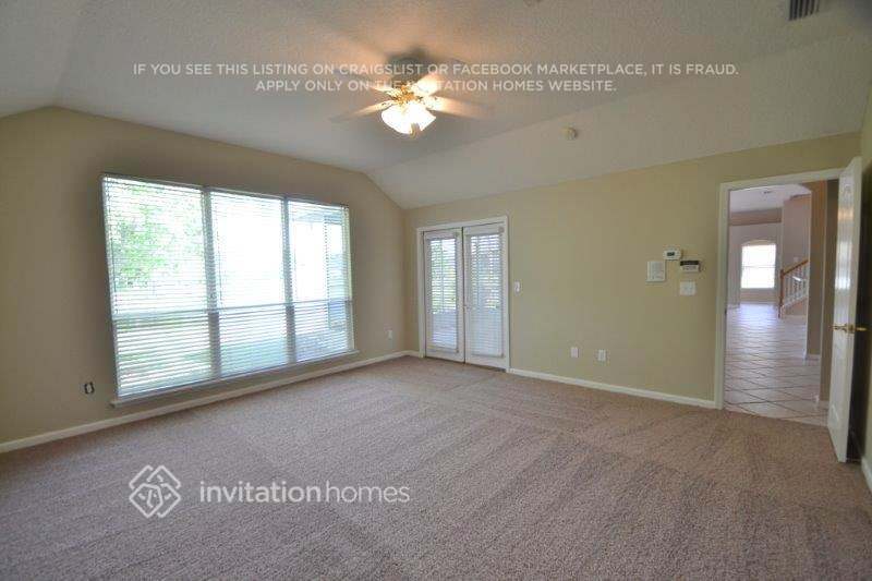 Foto del edificio - 12027 Brandon Lake Dr
