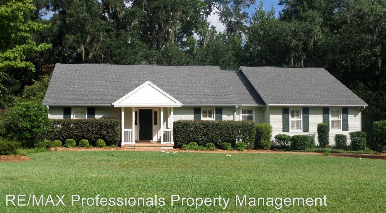 Foto principal - 4 br, 2 bath House - 965 NW Savannah Circle