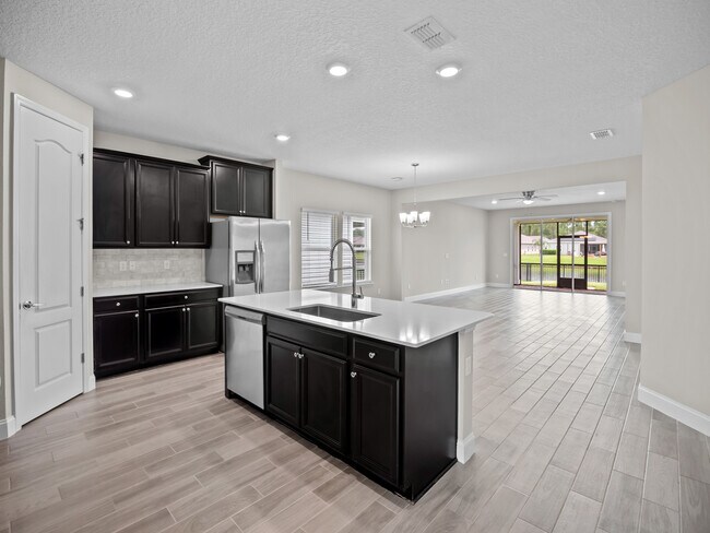 Foto del edificio - 488 Broomsedge Cir