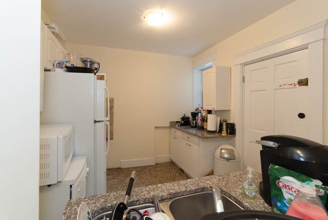 Building Photo - Modern Brookline 3bed / 1bath apartment on Saint Paul St near Boston University