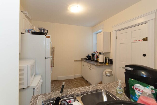 Foto del edificio - Modern Brookline 3bed / 1bath apartment on Saint Paul St near Boston University