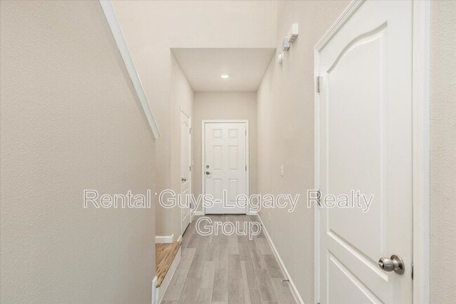 Foto del edificio - 12667 Josslyn Ln