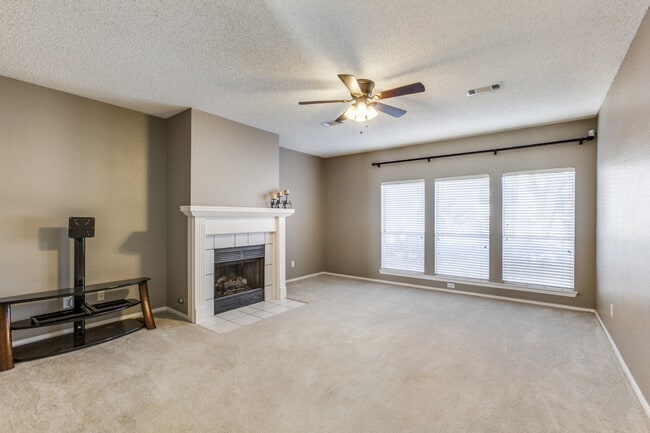 Building Photo - 2132 Brookgate Dr