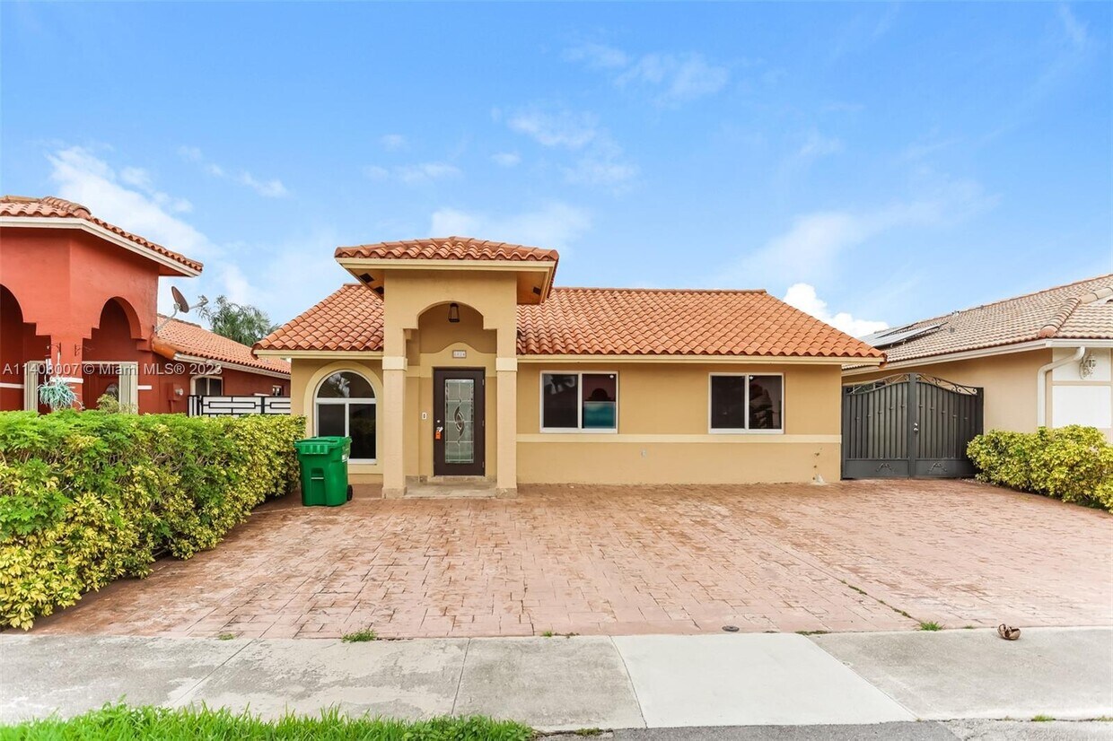 8824 NW 110th Ln, Hialeah Gardens, FL 33018 House Rental in Hialeah Gardens, FL