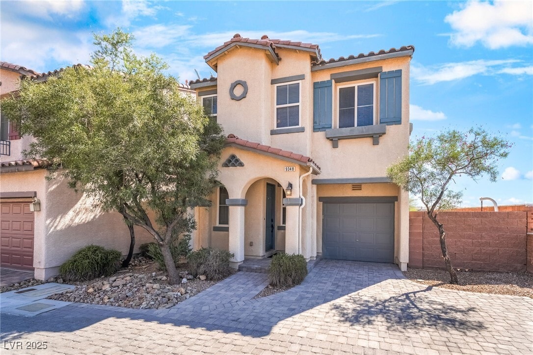 Foto principal - 9348 Vista Waters Ln