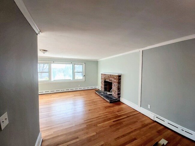 Building Photo - OVERSIZED NEWLY REMODELED E.END RANCH W/ 2...