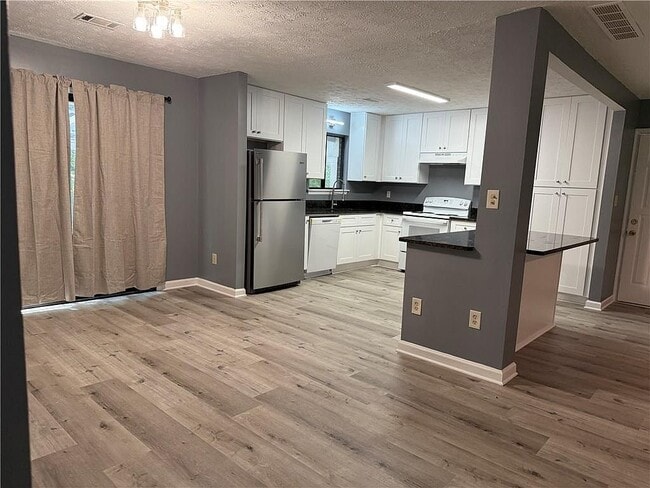 Foto del edificio - 2845 Landington Way NW