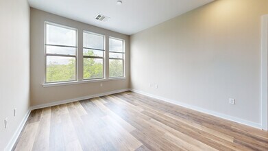 Interior Photo - Park Square
