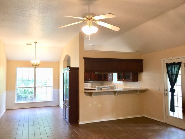 Foto del edificio - 1204 Melisa Dr