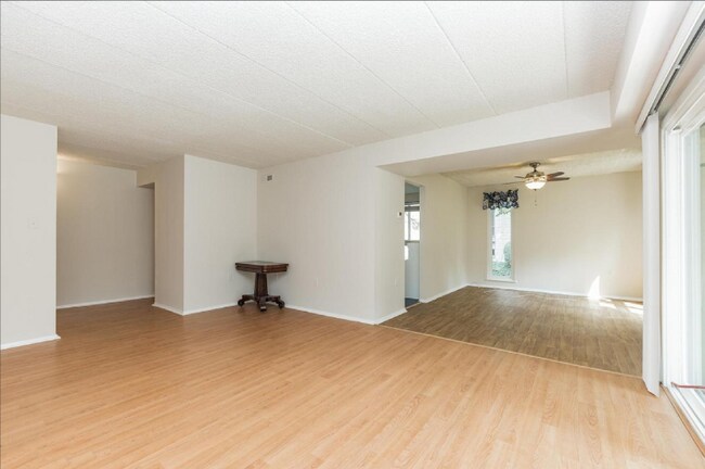 Building Photo - 5160 Maris Ave