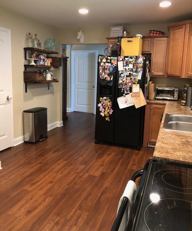 Foto del edificio - 3BR 2.5BA Charming Home in Old Concord