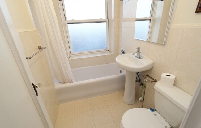 Building Photo - 631 Ofarrell St