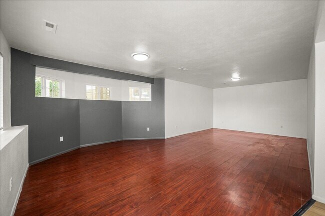 Foto del edificio - 2907 E Jackson Ave