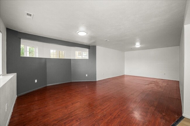 Building Photo - 2907 E Jackson Ave
