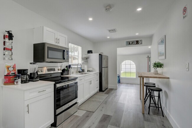 Foto del edificio - 27250 Shriver Ave