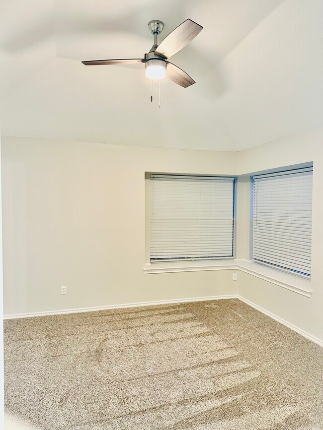 Building Photo - 12193 Rolling Oaks Dr