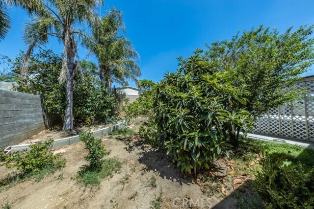 Building Photo - 1028 W Woodcrest St