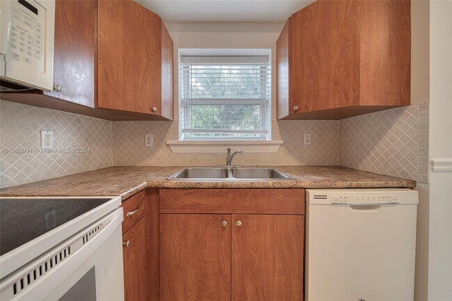 Foto del edificio - 2205 SW 13th St