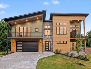 Building Photo - 6 Francis Dr