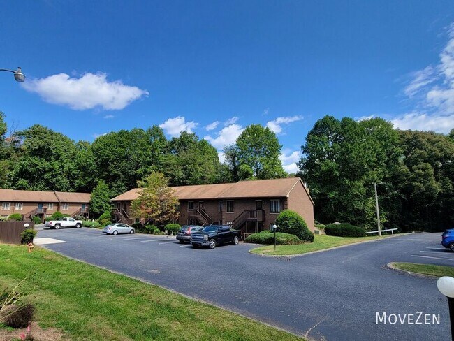 Foto del edificio - 216 Ridge Forest Ct