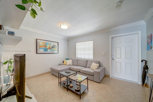 Building Photo - 5555 Ludlam Rd