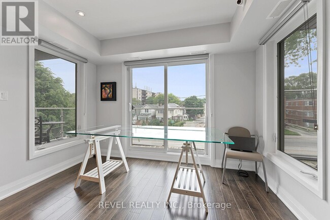 Building Photo - 2504 Lake Shore Blvd W