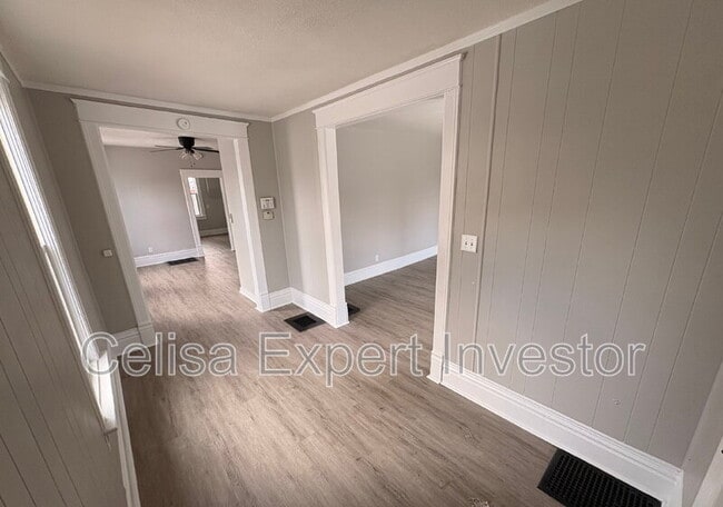 Building Photo - 425 Greenlawn Ave