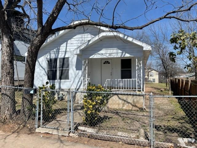 Foto principal - 2106 E 9th St