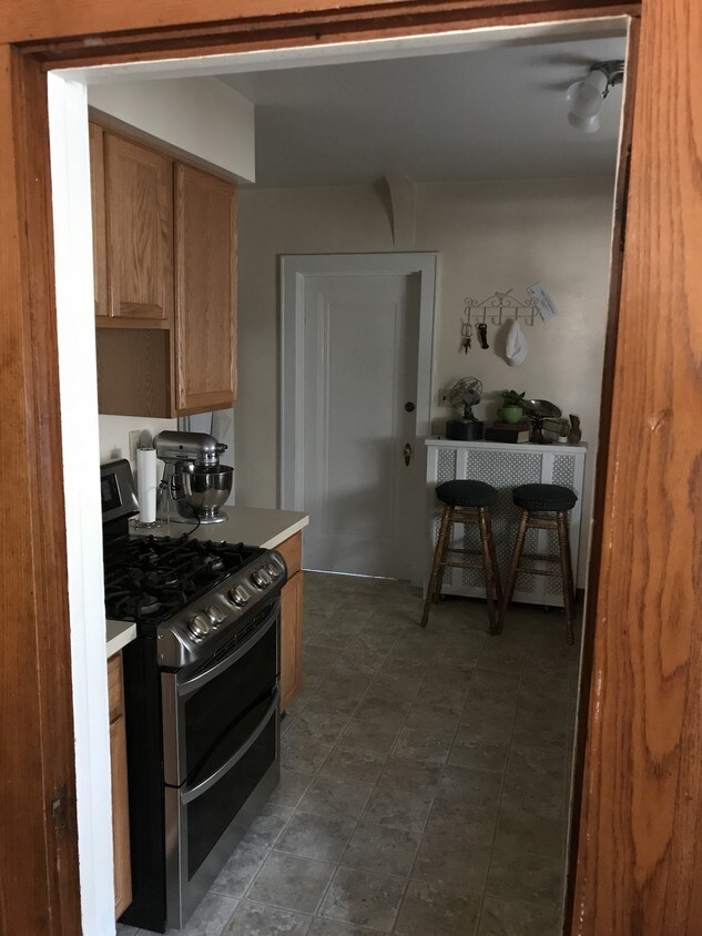 Primary Photo - 2401 Green St