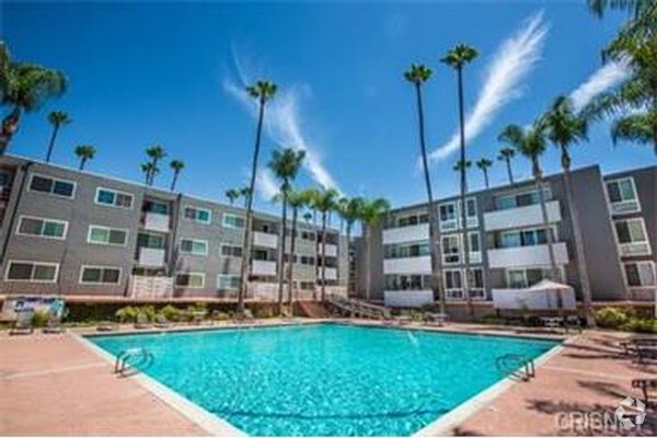 Primary Photo - 4915 Tyrone Ave
