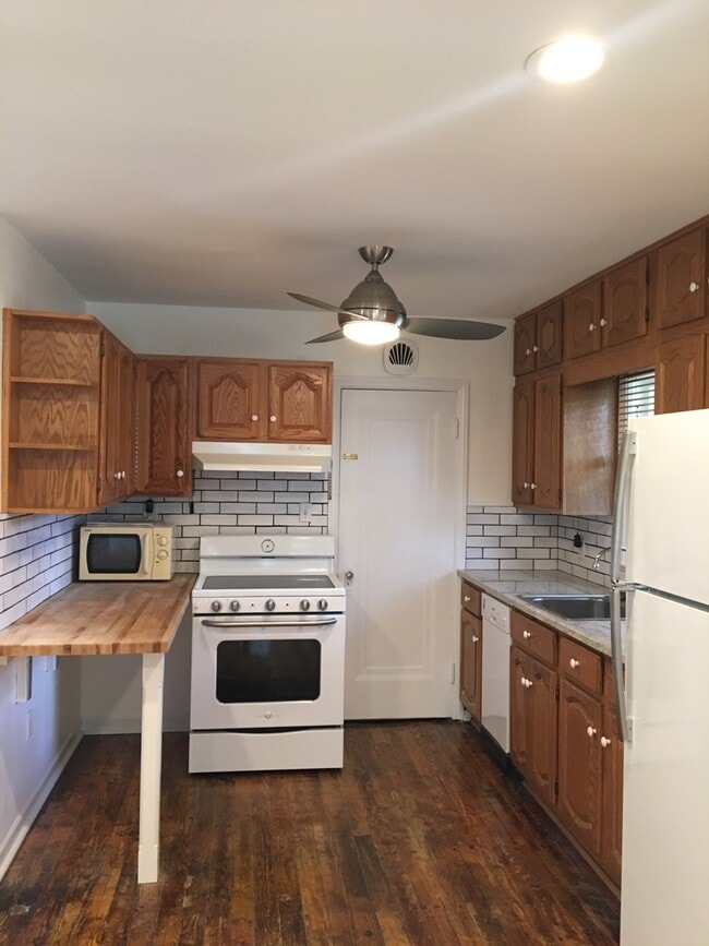 Building Photo - 907 Pleasant Dr
