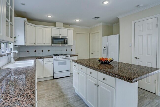 Foto del edificio - 13819 Starhill Ct