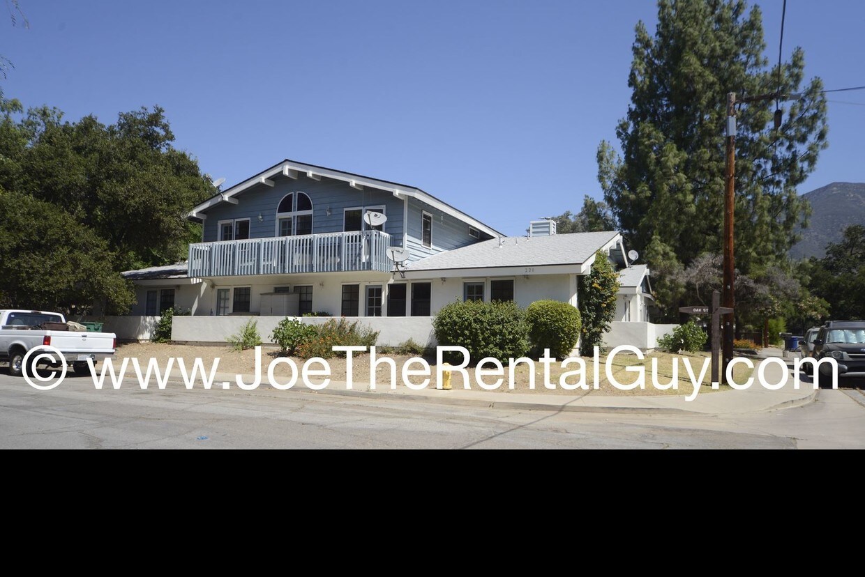 Primary Photo - 220 E Oak St