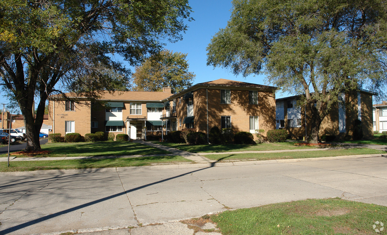 Primary Photo - Cadillac Apartments