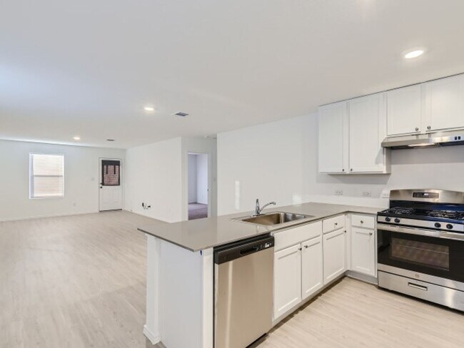 Building Photo - Adorable 3 bedroom for rent in St. Hedwig! Only 10 miles from Randolph AFB