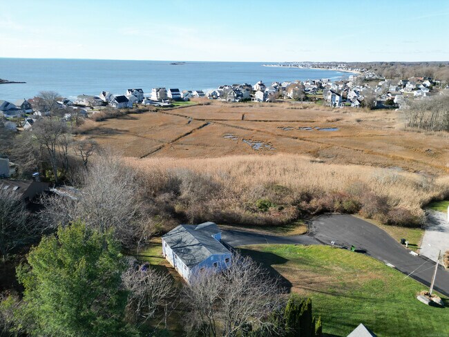 Foto del edificio - 58 Economy Dr