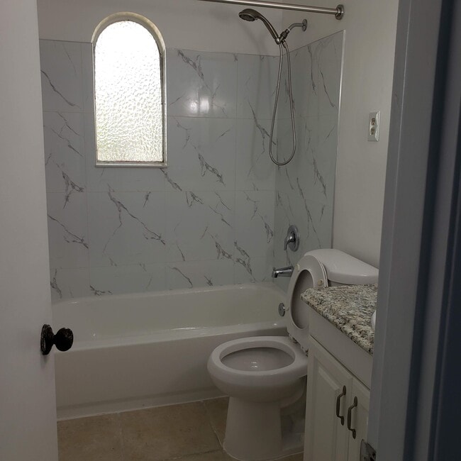 Foto del edificio - 2085 43rd Ave