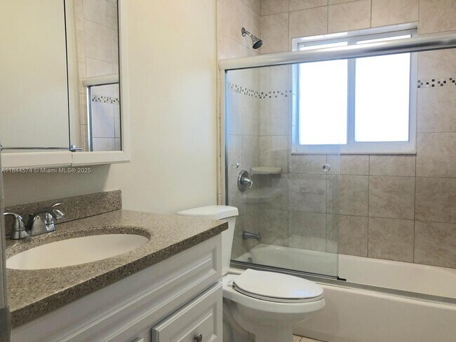 Foto del edificio - 2809 Middle River Dr