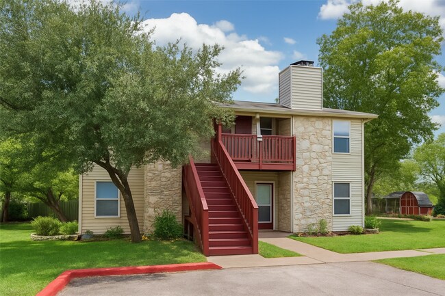 Foto del edificio - Unlock Your Austin Dream: Cozy 2BD/2BA Retreat in Trendy Crestview – Pets Welcome, Balcony Bliss!