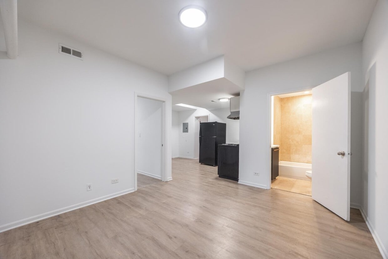 Photo - 5054 North Winthrop Avenue #101