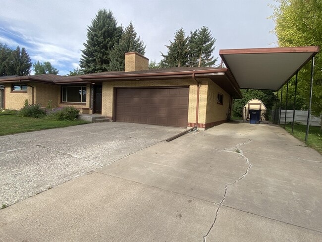 Building Photo - 1828 Beech Dr
