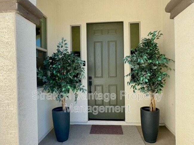 Building Photo - 23095 Via Del Oro