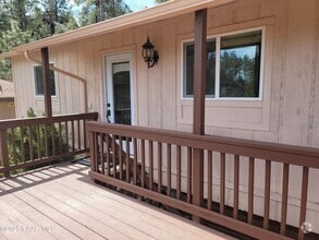 Building Photo - 825 Allen Dr