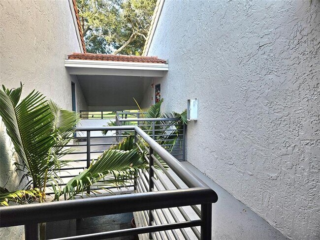 Foto del edificio - 631 Lyons Rd